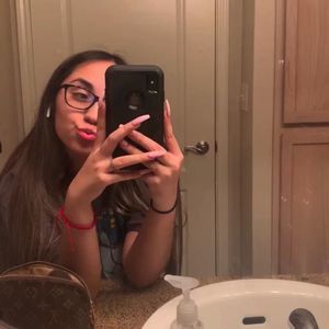 Meet your Posher, Alessandra